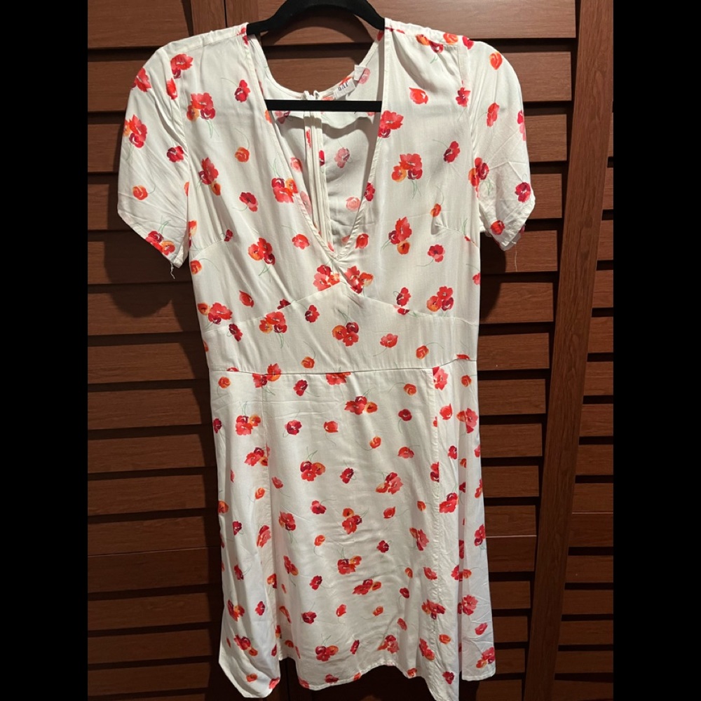 Gap white with red flowers 🌺 mini dress